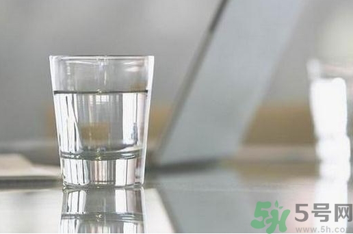 多喝水皮膚會變好嗎？喝多少水皮膚會變好？