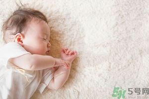 寶寶睡覺張著嘴是怎么回事？寶寶睡覺為什么張著嘴？