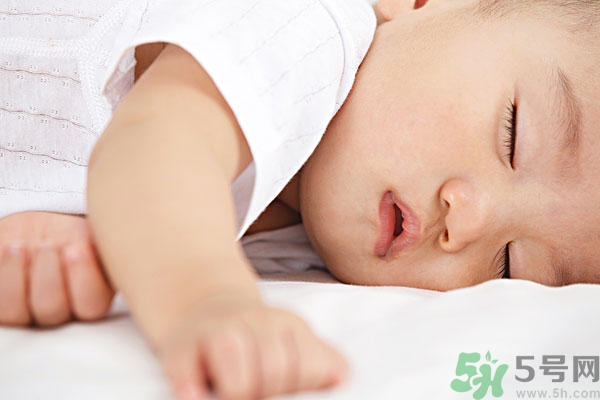 寶寶睡覺張著嘴是怎么回事？寶寶睡覺為什么張著嘴？