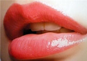 嘴巴起皮很干怎么辦？嘴巴起皮很干怎么回事？