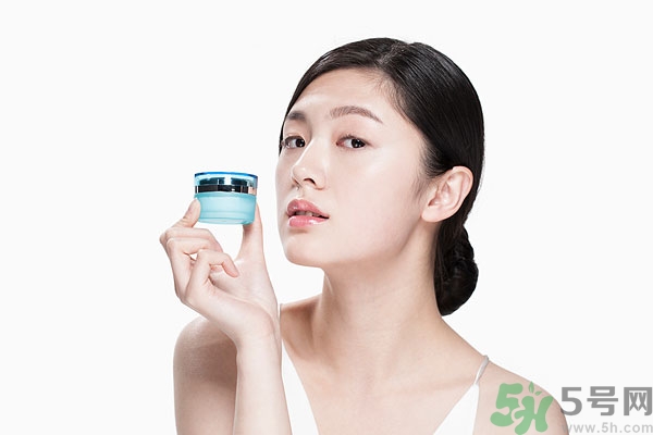 保濕霜什么時(shí)候用？保濕霜怎么用？