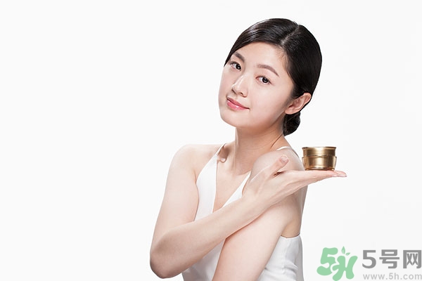 保濕霜什么時(shí)候用？保濕霜怎么用？