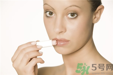 唇膏可以涂臉嗎?唇膏涂臉上好嗎? 唇膏可以涂臉嗎?唇膏涂臉上好嗎?