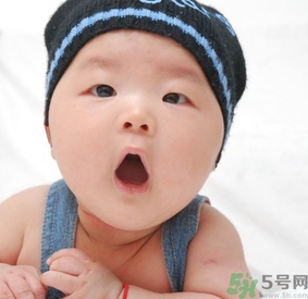 寶寶多大穿鞋子比較好？寶寶多大可以穿鞋？