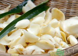 鮮百合變色了能吃嗎？鮮百合變紫色了能吃嗎？