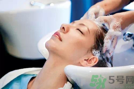 冬天經常梳頭好嗎？經常梳頭油頭發(fā)怎么辦？