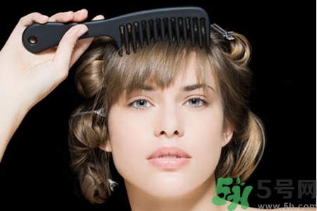 睡前能梳頭嗎？睡覺(jué)前梳頭會(huì)影響睡眠嗎？