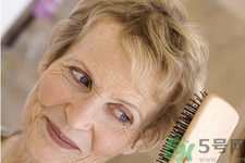 晚上梳頭對身體好嗎？晚上梳頭有什么好處？