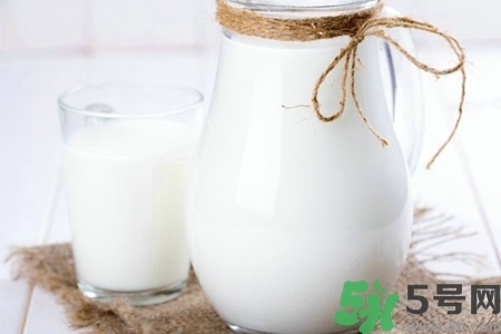 核桃奶和純牛奶哪個(gè)營(yíng)養(yǎng)價(jià)值比較高？核桃奶和純牛奶的區(qū)別