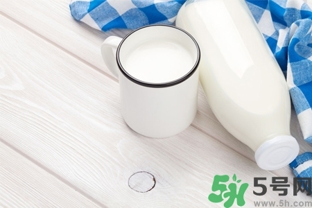 核桃奶和純牛奶哪個(gè)營(yíng)養(yǎng)價(jià)值比較高？核桃奶和純牛奶的區(qū)別