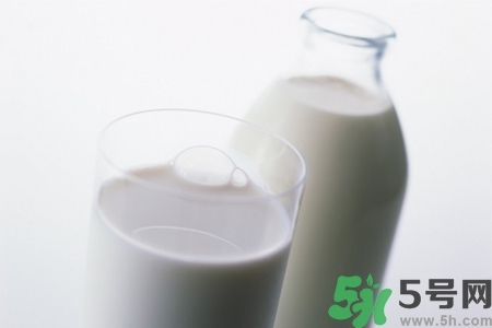 核桃奶和純牛奶哪個(gè)營(yíng)養(yǎng)價(jià)值比較高？核桃奶和純牛奶的區(qū)別