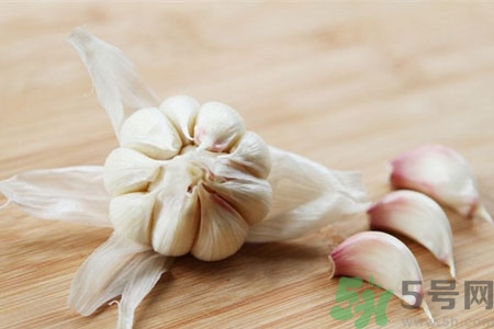 寶寶咳嗽喝大蒜水有用嗎？小孩咳嗽能喝大蒜水嗎？