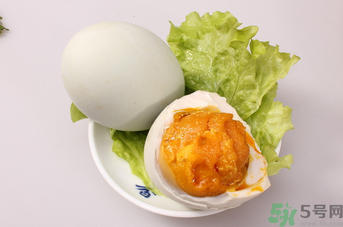 鴨蛋不能和什么一起吃？鴨蛋不能與什么食物同食？
