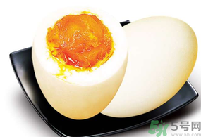 咸鴨蛋臭了還能吃嗎？臭咸鴨蛋對人體有害嗎？