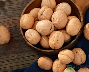 核桃仁皮發(fā)黑能吃嗎？核桃仁皮發(fā)黑怎么回事？