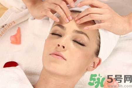 經(jīng)常面部刮痧好嗎？經(jīng)常面部刮痧對皮膚有傷害嗎？