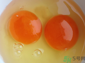 雞蛋黃發(fā)紅是怎么回事？雞蛋黃發(fā)紅可以吃嗎？