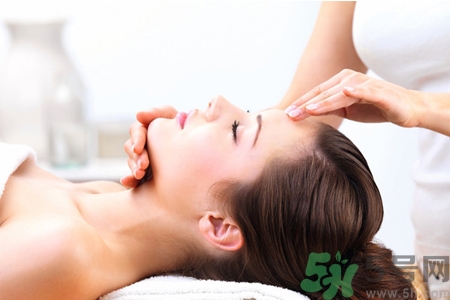 面部刮痧可以祛痘印嗎？面部刮痧真的能祛痘印嗎？