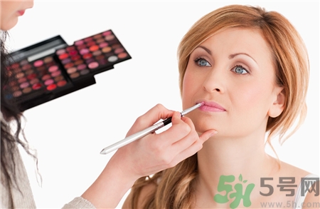 上完底妝臉起皮怎么辦?化妝后起皮怎么辦? 上完底妝臉起皮怎么辦?化妝后起皮怎么辦?