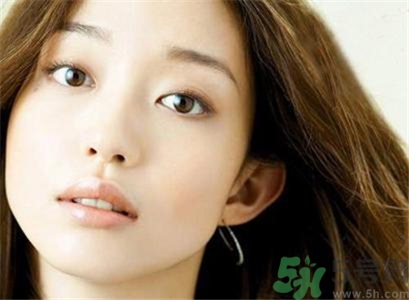 上完底妝臉起皮怎么辦?化妝后起皮怎么辦? 上完底妝臉起皮怎么辦?化妝后起皮怎么辦?