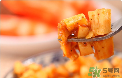 牛板筋和牛蹄筋一樣嗎?牛板筋和牛蹄筋的區(qū)別 牛板筋和牛蹄筋一樣嗎?牛板筋和牛蹄筋的區(qū)別