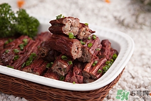 鴨脖在冰箱里能放幾天?在常溫下呢？