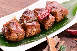 鴨脖在冰箱里能放幾天?在常溫下呢？