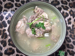 煮排骨用涼水還是熱水？燉排骨用熱水好還是涼水好？