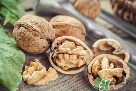 吃核桃能治療脫發(fā)嗎？脫發(fā)吃核桃有用嗎？