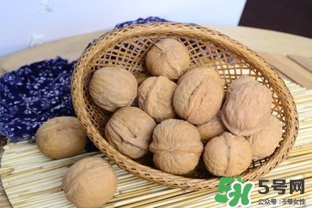 核桃一天什么時(shí)候吃最好？吃核桃有啥講究嗎？