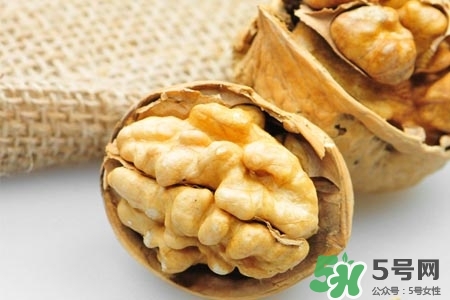 吃核桃可以長頭發(fā)嗎？吃核桃對長頭發(fā)有用嗎？