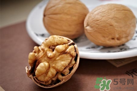 晚上吃核桃會胖嗎？核桃吃多了會變胖嗎？