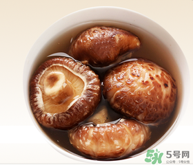 干香菇用什么水泡？干香菇用熱水還是冷水泡？