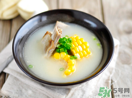 排骨湯為什么是白色的？排骨湯怎么熬成乳白色的？