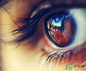 眼睛前面有黑影是怎么回事？眼睛前面有黑影是什么??？