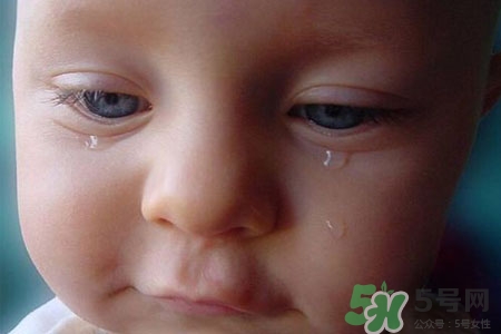 眼睛哭腫了怎么辦？眼睛哭腫了如何快速消腫？