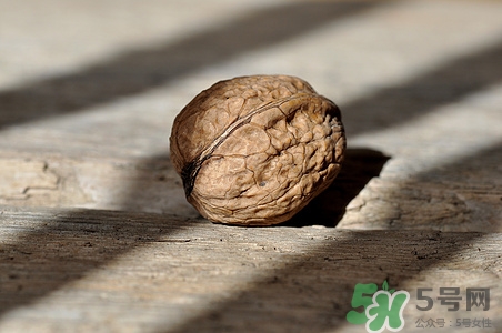 核桃可以和酸奶一起吃嗎?核桃和酸奶一起吃會怎么樣 核桃可以和酸奶一起吃嗎?核桃和酸奶一起吃會怎么樣