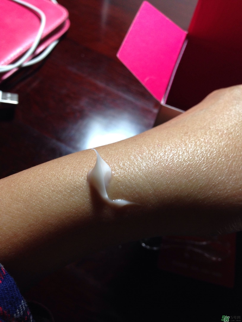 丸美白色之戀純白霜多少錢?丸美白色之戀純白霜價格 丸美白色之戀純白霜多少錢?丸美白色之戀純白霜價格