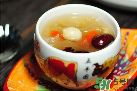 早上空腹喝銀耳紅棗湯好嗎？早上喝銀耳紅棗湯有什么好處？