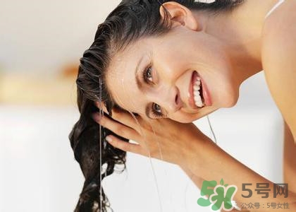 用護(hù)發(fā)素會(huì)掉頭發(fā)嗎?護(hù)發(fā)素掉頭發(fā)怎么辦 用護(hù)發(fā)素會(huì)掉頭發(fā)嗎?護(hù)發(fā)素掉頭發(fā)怎么辦