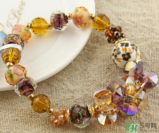 潘多拉手鏈?zhǔn)鞘裁床馁|(zhì)？潘多拉手鏈?zhǔn)倾y的嗎？