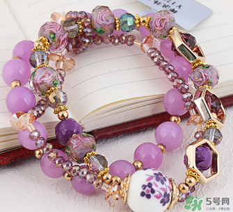 潘多拉手鏈?zhǔn)鞘裁床馁|(zhì)？潘多拉手鏈?zhǔn)倾y的嗎？