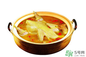 燉老鴨湯放什么材料？燉老鴨湯放什么最好？