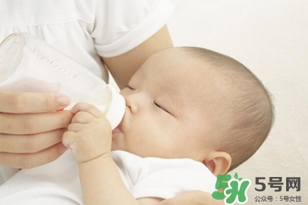 寶寶吐奶怎么回事？寶寶吐奶是什么原因？