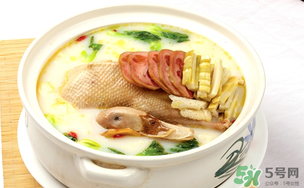 燉老鴨湯放什么材料？燉老鴨湯放什么最好？