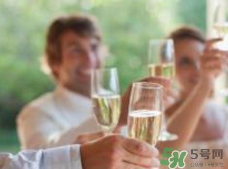 帶牙套能喝酒嗎？帶牙套可不可以喝酒？