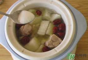 雞肉可以和白蘿卜一起燉湯嗎？雞肉和白蘿卜能一起吃嗎？