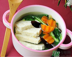 雞肉能和胡蘿卜一起吃嗎？雞肉和蘿卜可以一起吃嗎？