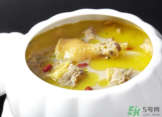 雞湯可以隔夜喝嗎？隔夜的雞湯還能喝嗎？