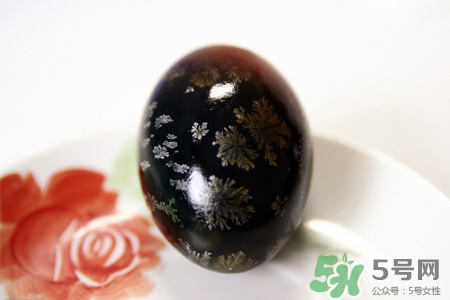 松花蛋的營(yíng)養(yǎng)價(jià)值,松花蛋的功效與作用 松花蛋的營(yíng)養(yǎng)價(jià)值,松花蛋的功效與作用